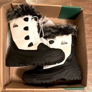 Snow boots